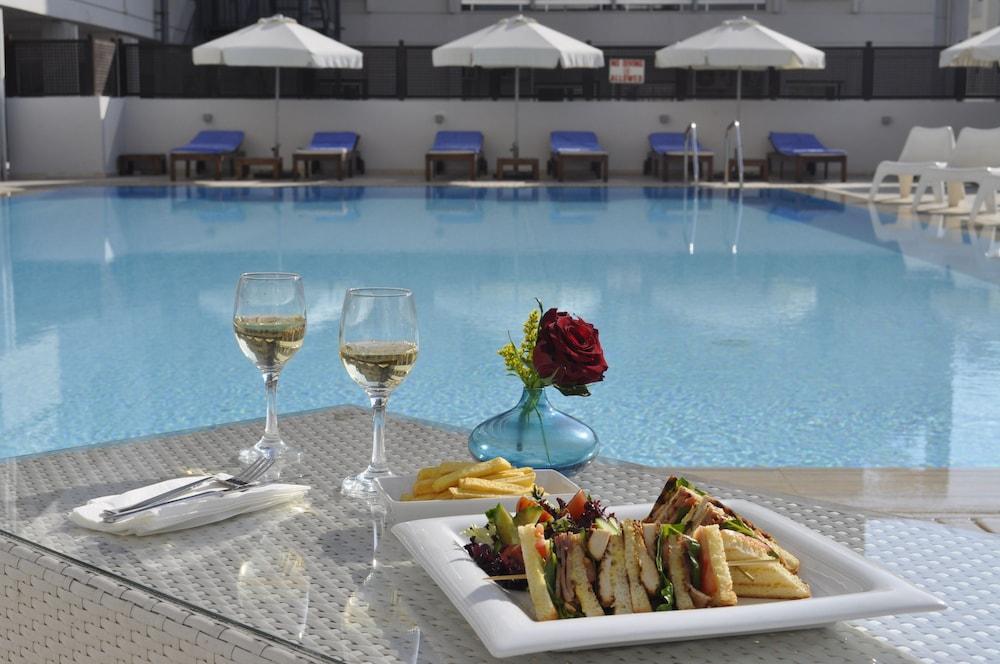 Sun Hall Hotel ลาร์นาคา ภายนอก รูปภาพ