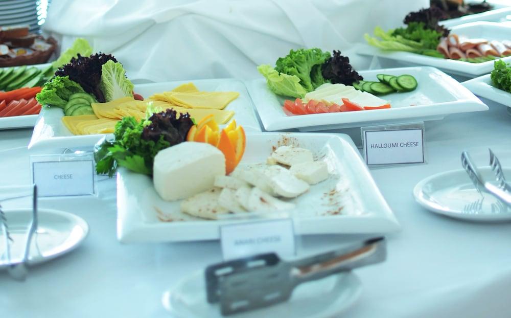 Sun Hall Hotel ลาร์นาคา ภายนอก รูปภาพ