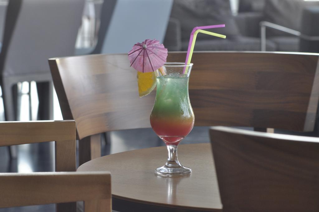 Sun Hall Hotel ลาร์นาคา ภายนอก รูปภาพ