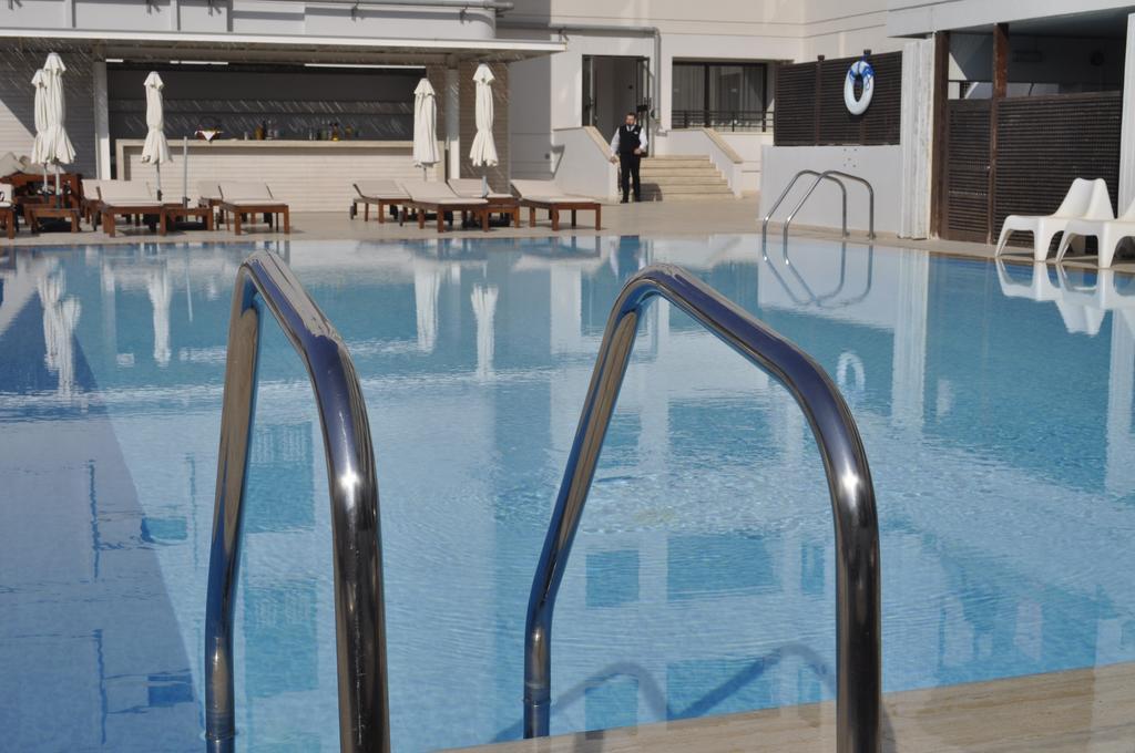 Sun Hall Hotel ลาร์นาคา ภายนอก รูปภาพ