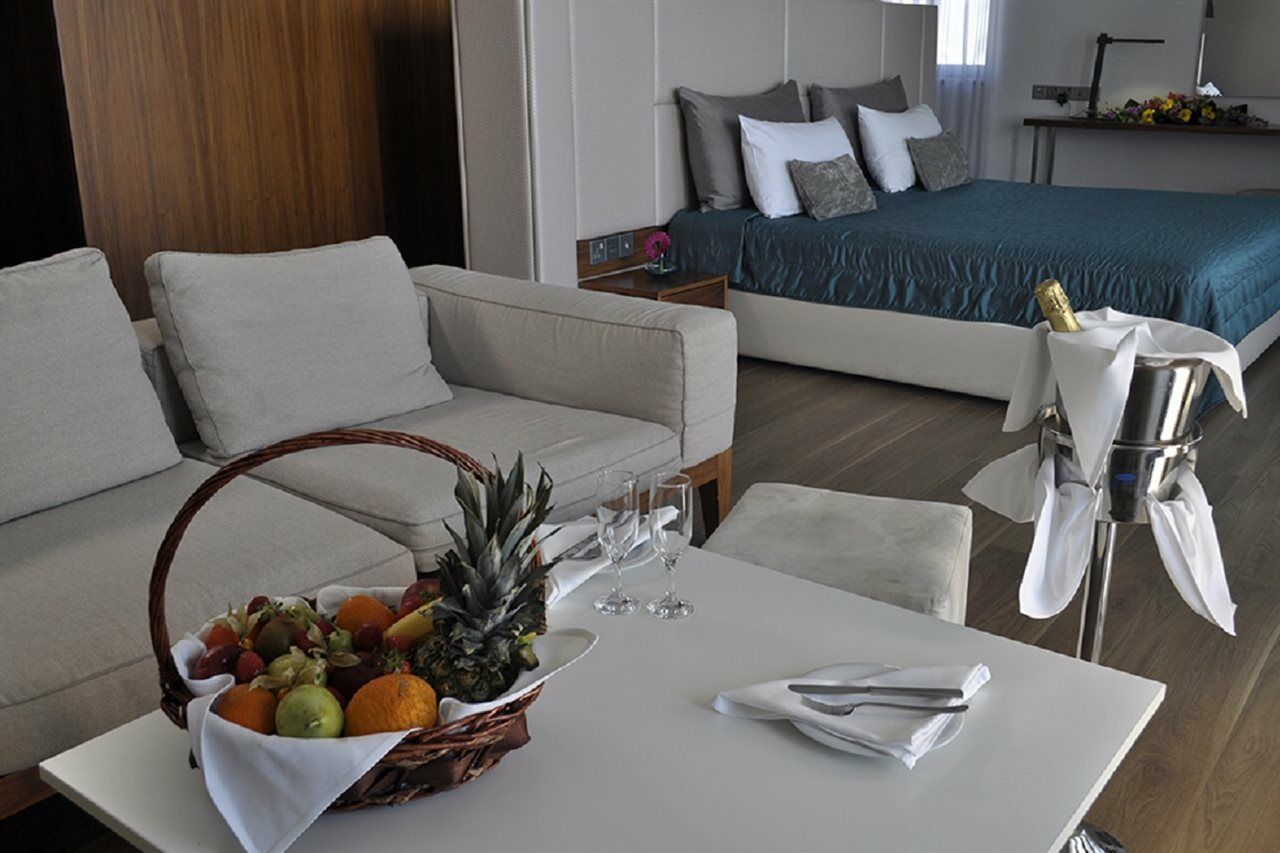 Sun Hall Hotel ลาร์นาคา ภายนอก รูปภาพ